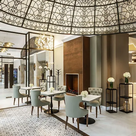 Radisson Blu Béke Hotel, Hotel