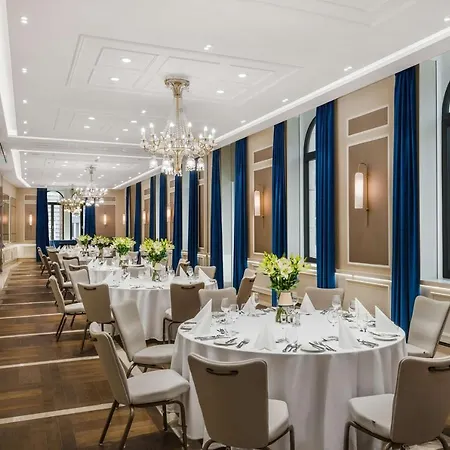 Radisson Blu Béke Hotel, Hotel