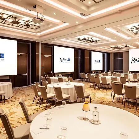 Hotel Radisson Blu Béke Hotel,