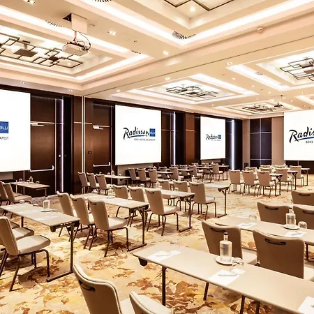 Radisson Blu Béke Hotel, Szálloda